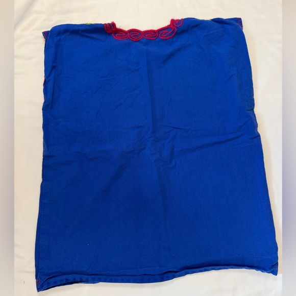 Mexican Oaxacan size medium blue/red hand-embroidered floral peasant blouse. - Picture 3 of 3